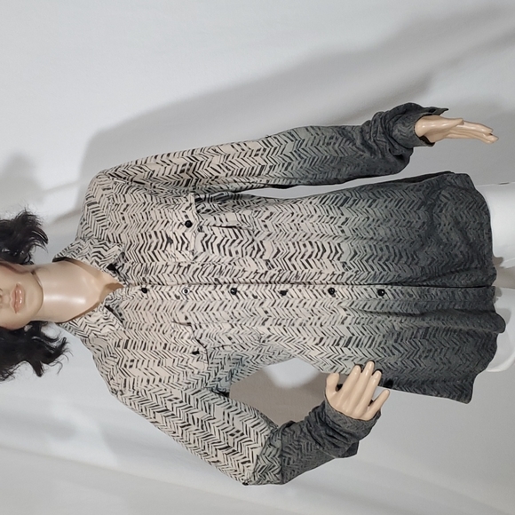 Shirt - Picture 1 of 8